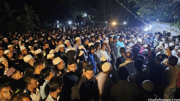 ফেনীতে পাশাপাশি কবরে বাবা-ছেলের দাফন