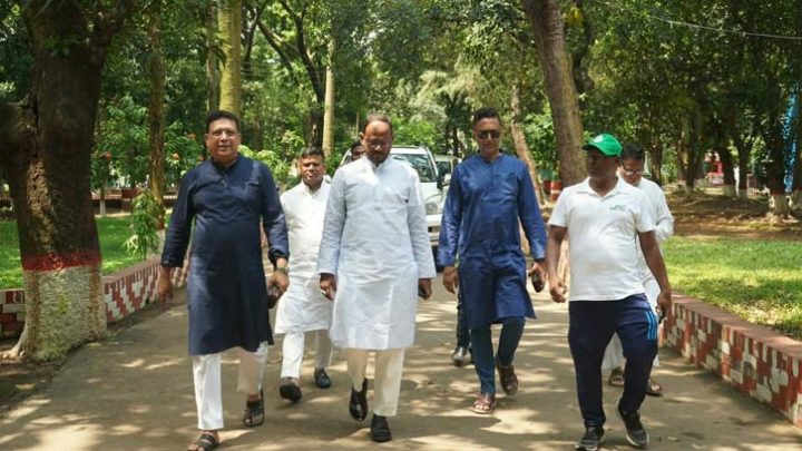 জাতীয় চিড়িয়াখানায় আকস্মিক পরিদর্শনে মৎস্য ও প্রাণিসম্পদ প্রতিমন্ত্রী