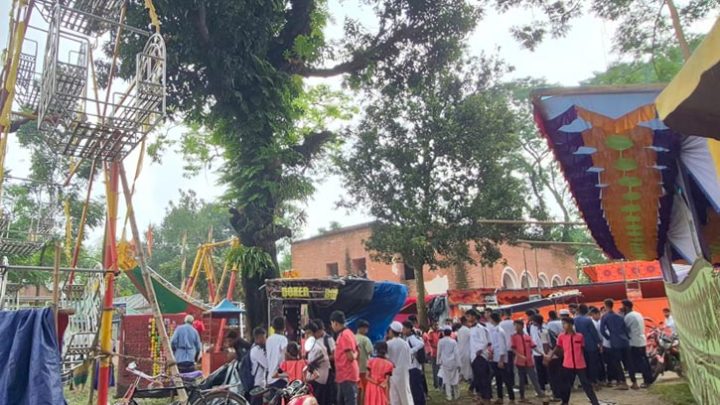 সত্যজিৎ রায়ের পৈতৃক ভিটায় চলছে ২০০ বছরের মেলা