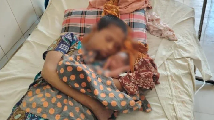 মা হয়েছেন ‘পাগলী’, বাবা কে?