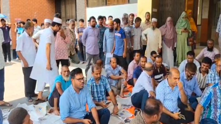 পবিপ্রবিতে ভিসি অপসারণ দাবিতে দ্বিতীয় দিনের কর্মসূচি