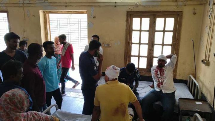 পাবনায় ইউপি মার্কেটের পজিশন বরাদ্দ নিয়ে সংঘর্ষ, আহত ১০