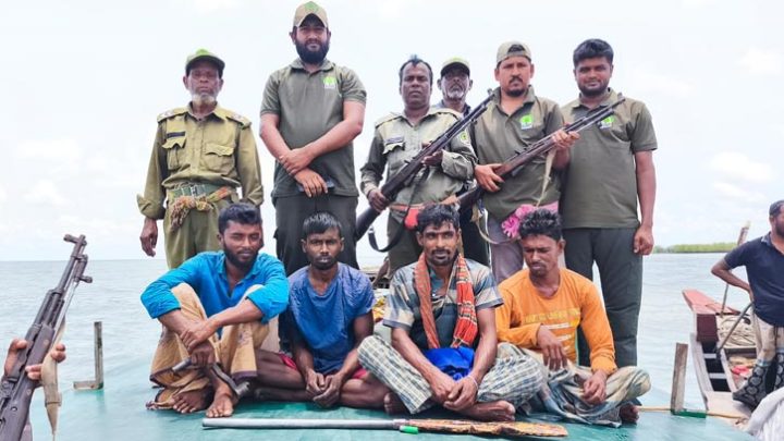 সুন্দরবনে বনদস্যুদের সঙ্গে বনকর্মীদের গোলাগুলি, ৪ জেলে উদ্ধার
