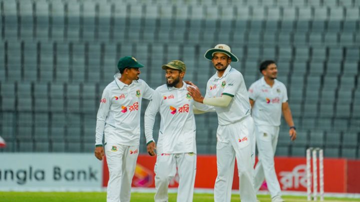 স্কোরবোর্ডে ৪৩৭ রান, তবুও সতর্ক বাংলাদেশ