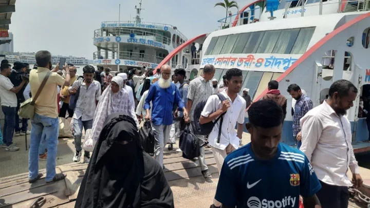 ছুটি ফুরালো, কর্মস্থলে ফিরছে মানুষ