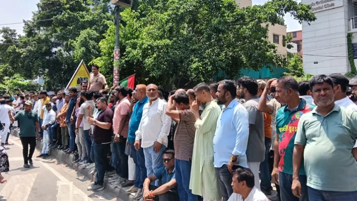 জিয়াউর রহমানের শাহাদাতবার্ষিকীতে জিয়া উদ্যানে মানুষের ঢল