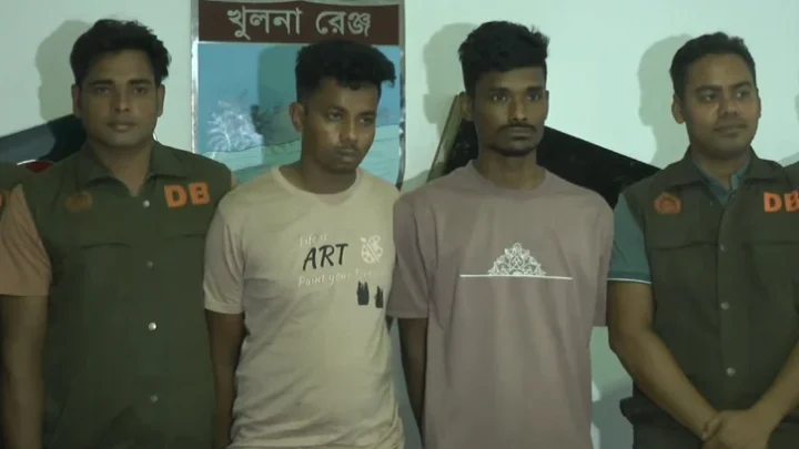 যশোরে অস্ত্র ও গুলিসহ শীর্ষ সন্ত্রাসী অনিক ও তার সহযোগী আটক