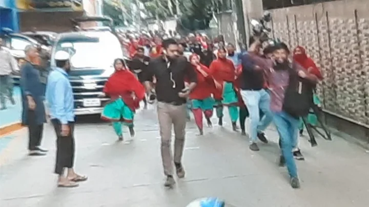 আদ-দ্বীন হাসপাতালে সাংবাদিকদের ওপর হামলা