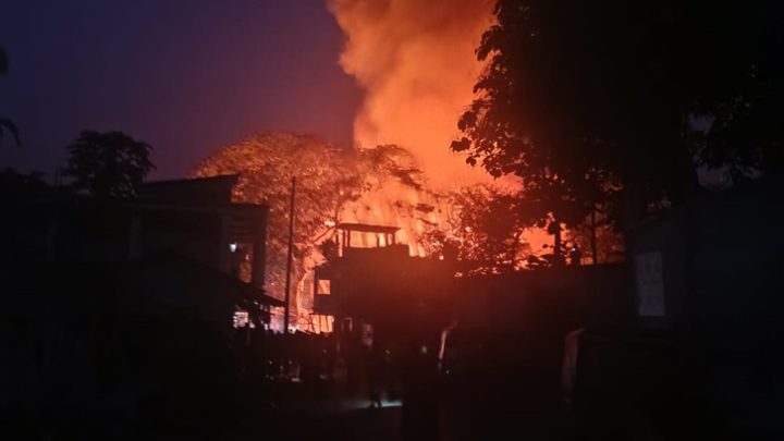 বান্দরবানের বাঘমারা বাজারে গভীর রাতে ভয়াবহ আগুন
