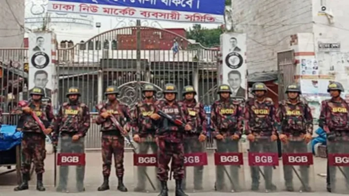 ঈদযাত্রায় স্বস্তি ফেরাতে বিজিবির টহল