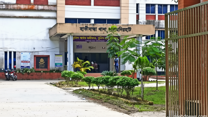 দুই পুলিশ কর্মকর্তাকে পিটিয়ে হাতকড়াসহ মাদক কারবারিকে ছিনতাই