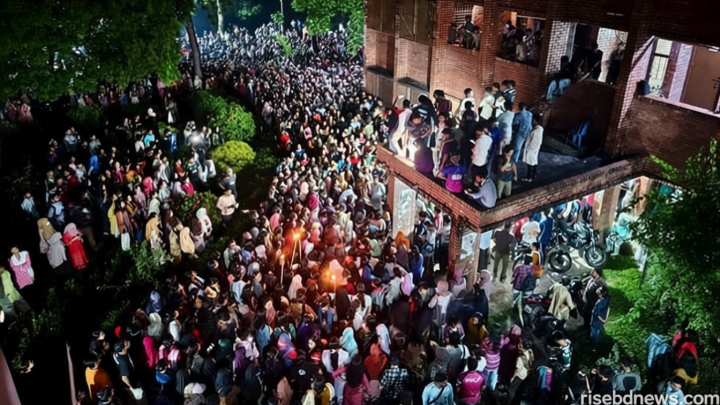 শিক্ষার্থীকে ধর্ষণচেষ্টার প্রতিবাদে জাবিতে বিক্ষোভ