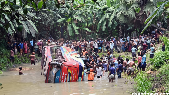 খোকসায় ভ্যান রক্ষা করতে গিয়ে বাস খাদে, নিহত ৪ আহত ২৫