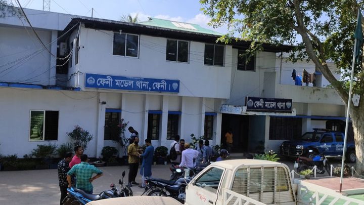 বালুর স্তূপ থেকে প্রবাসীর স্ত্রীর মরদেহ উদ্ধার