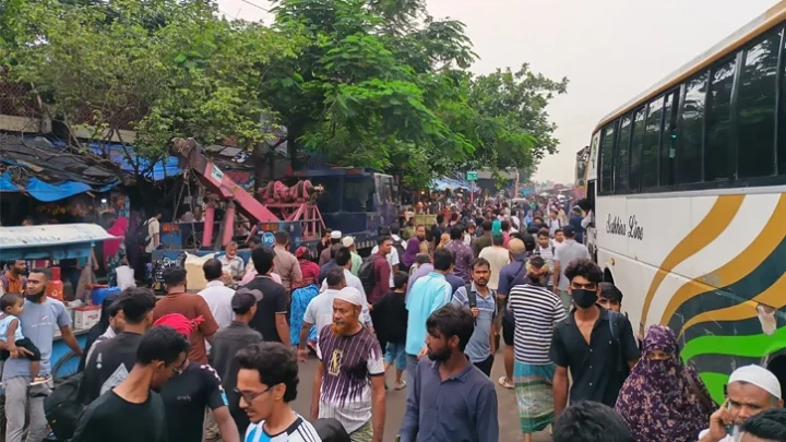 গাবতলীতে চলছে বাড়ি ফেরার লড়াই