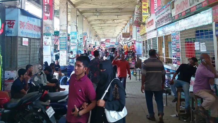 গাবতলীতে ঘরমুখো মানুষের ভিড়