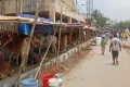 কমলাপুর হাটে এখনো আসছে পশু, ক্রেতার অপেক্ষা