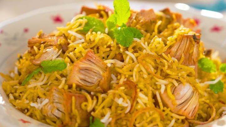 বৃষ্টিদিনে পাতে পড়ুক কাঁঠালের বিরিয়ানি