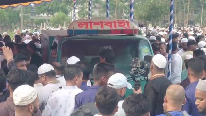 বাবার কবরের পাশে সমাহিত হলেন মিজানুর রহমান সিনহা