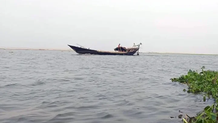 পদ্মায় ভাসছিল গলায় গামছা প্যাঁচানো লাশ