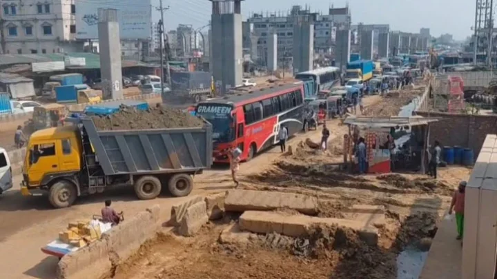 ঈদযাত্রায় উত্তরের যাত্রীদের ভোগান্তি বাড়াবে নবীনগর-চন্দ্রা মহাসড়ক