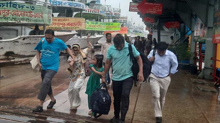 সদরঘাট থেকে পুনরায় লঞ্চ চলাচল শুরু