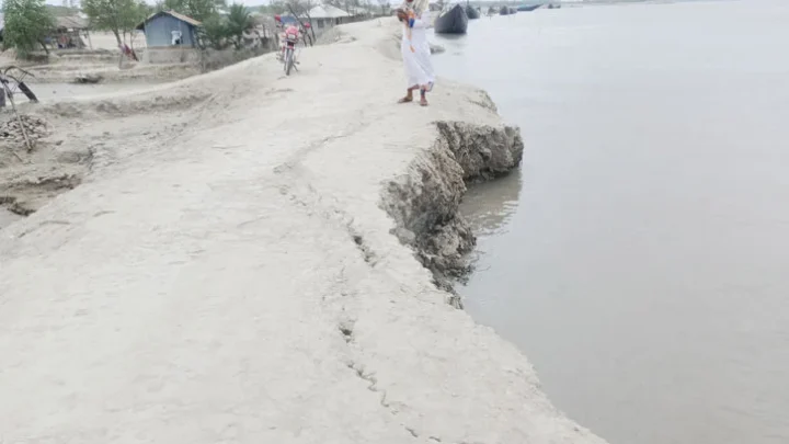 আইলার ১৭ বছর: আজও শুকায়নি ক্ষত, টেকসই বাঁধের জন্য হাহাকার