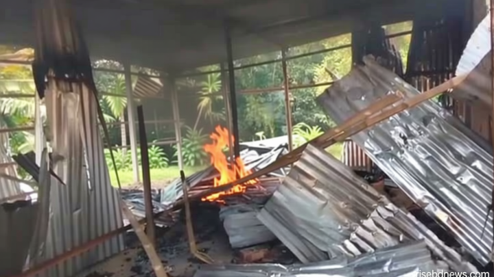 স্কুলছাত্রীকে শ্লীলতাহানি, অভিযুক্তের দোকান ভাঙচুর-আগুন