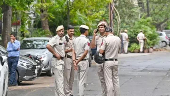 স্ত্রীকে যেন বাংলাদেশে ফেরত পাঠানো না হয়-সরকারের কাছে আবেদন ভারতীয় স্বামীর