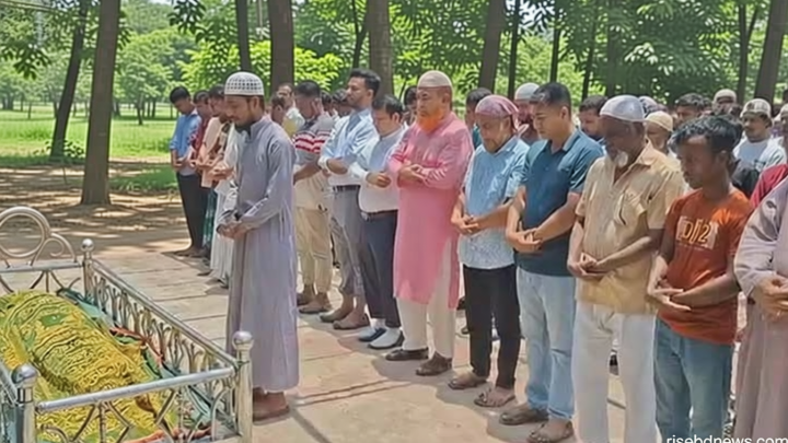 বাগেরহাটে ময়নাতদন্ত ছাড়াই কুমিরের আক্রমণে নিহত ফাতেমার দাফন