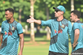 সরে গেলেন টেইট, যুক্ত হলেন তালহা