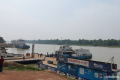 দৌলতদিয়া ফেরিঘাটে নিয়ন্ত্রণ হারিয়ে বাস পড়ল নদীতে