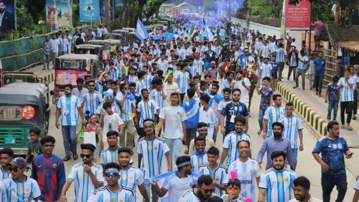 আকাশি-সাদা রঙের উন্মাদনায় মুখর সমুদ্রশহর কক্সবাজার