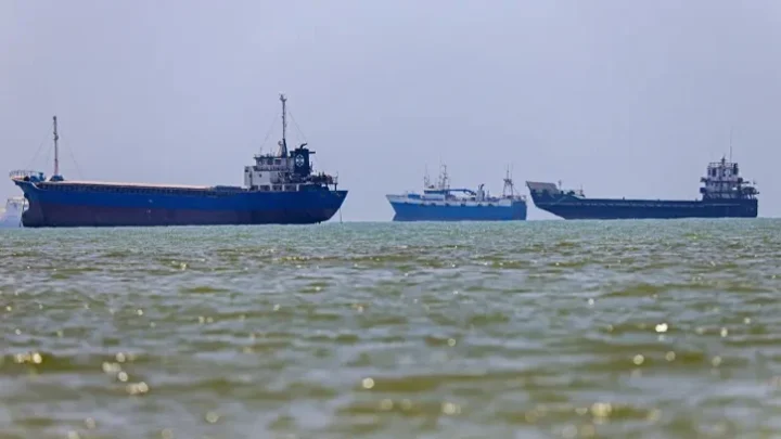 হরমুজ প্রণালিতে আটকে পড়া ১১ হাজার নাবিককে সরিয়ে নিচ্ছে জাতিসংঘ