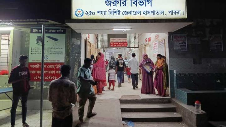 পাবনায় সন্তানের সামনে বাবাকে গুলি করে হত্যা