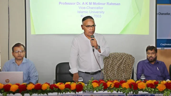 সব কাজে ভিসির কাছে ছুটে যাওয়া বন্ধ করতে হবে: ইবি উপাচার্য