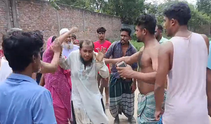 শিশুকে যৌন নিপীড়নের অভিযোগে যুবককে গণপিটুনি দিয়ে পুলিশে সোপর্দ