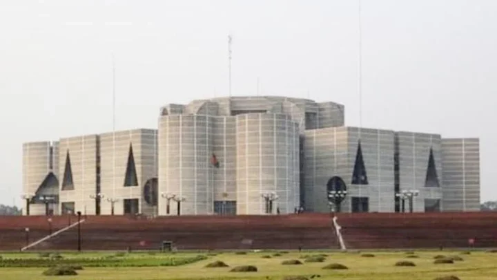 সংসদ উত্তপ্ত, ৩০০ বিধি ঘিরে তর্ক-বিতর্ক
