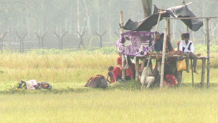খাবার দেয়নি বিএসএফ, সহায়তার হাত বাড়িয়েছেন বাংলাদেশিরা
