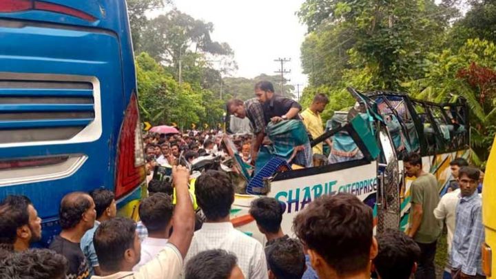 কক্সবাজারে ২ বাসের মুখোমুখি সংঘর্ষ, নিহত ২