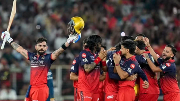 কোহলির ঝড়ে ইতিহাস, টানা দ্বিতীয়বার বেঙ্গালুরু চ্যাম্পিয়ন