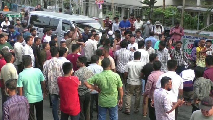 পার্বত্য মন্ত্রীর পদত্যাগ, রাঙামাটিতে বিক্ষোভ