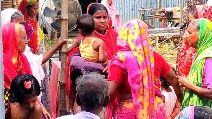 ছেলেকে বাঁচাতে গিয়ে প্রাণ গেল মায়ের