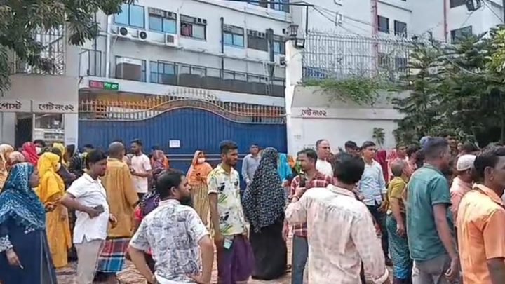 সাভারে ৩ পোশাক কারখানার ১৮৬৮ শ্রমিক ছাঁটাই