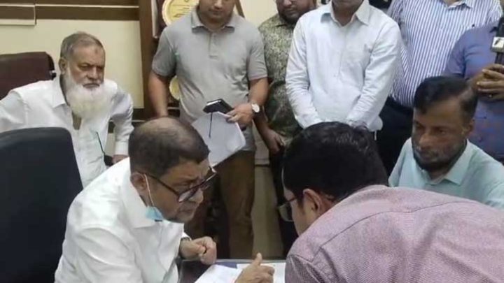 হাসপাতালে হঠাৎ স্বাস্থ্যমন্ত্রী, তত্ত্বাবধায়ক ক্লোজড