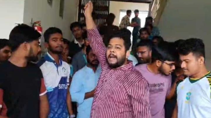 স্থায়ী ক্যাম্পাসের দাবিতে সুবিপ্রবির শিক্ষার্থীদের ক্লাস বর্জন