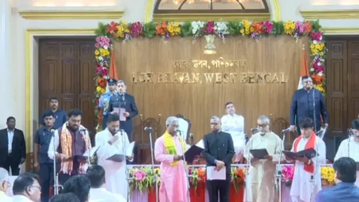 সরকার গঠনের একমাসের মধ্যেই পূর্ণাঙ্গ মন্ত্রিসভা গঠন করলেন শুভেন্দু