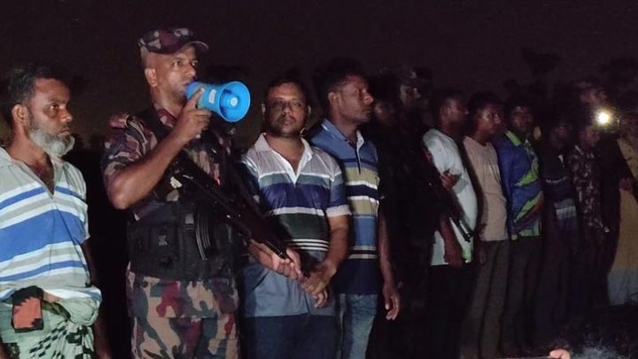 ঠাকুরগাঁও সীমান্তে সর্বোচ্চ সতর্কতা, বিজিবির সঙ্গে পাহারায় স্থানীয়রা