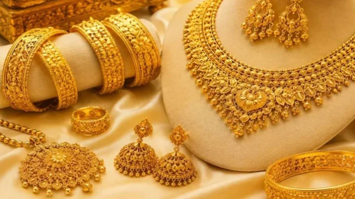 স্বর্ণের দাম ভরিতে কমলো আরো ৪৪৩২ টাকা