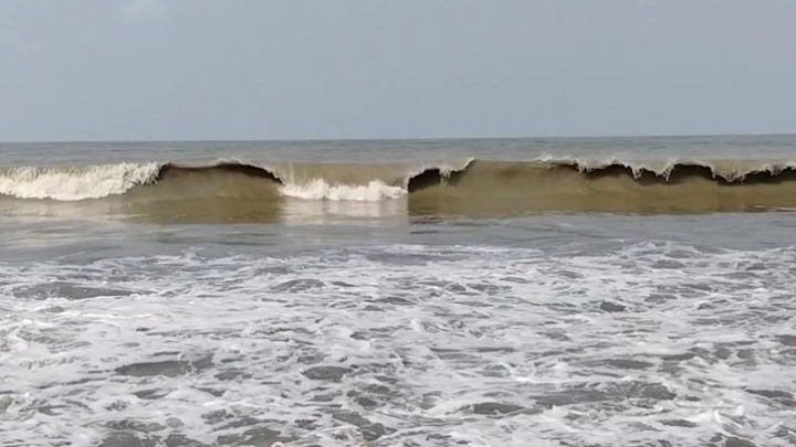 চার সমুদ্র বন্দরে ৩ নম্বর সতর্ক সংকেত